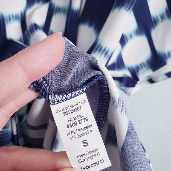 Tori Richard Honolulu Blue and White Geometric Tunic Blouse - Picture 6 of 7